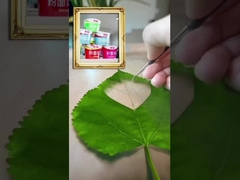 Eine Blattschnitzerei von YangZhangGui Vermicelli und Nudeln mit Gemüse und mariniertem Ei