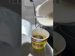 Du kannst die Instant-Nudeln auch so kochen.