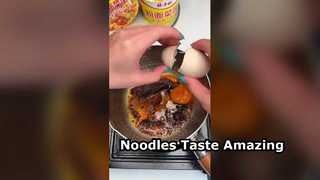 Fadennudeln, Nudeln, Eierfleisch und Gemüse