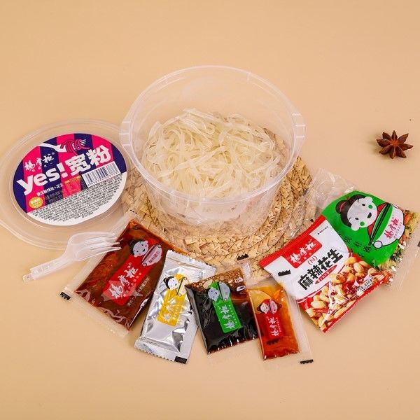 Nicht gebratene Ja, breite Instant Vermicelli mit Erdnuss Chongqing Sauer und würzig Geschmack Glas Nudeln mala tang