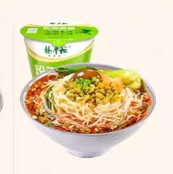 Würzige süße koreanische Instant-Nudeln Schüssel mit duftendem Würzigen Sauren Bohnen Geschmack Instant Vermicelli Kombination