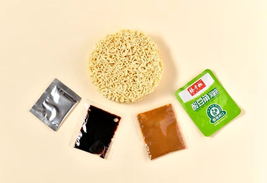 Wuhan Dry Instant Noodles ((Spicy Sesam Sauce Geschmacksmixed Noodles) OEM akzeptabel 158g*12