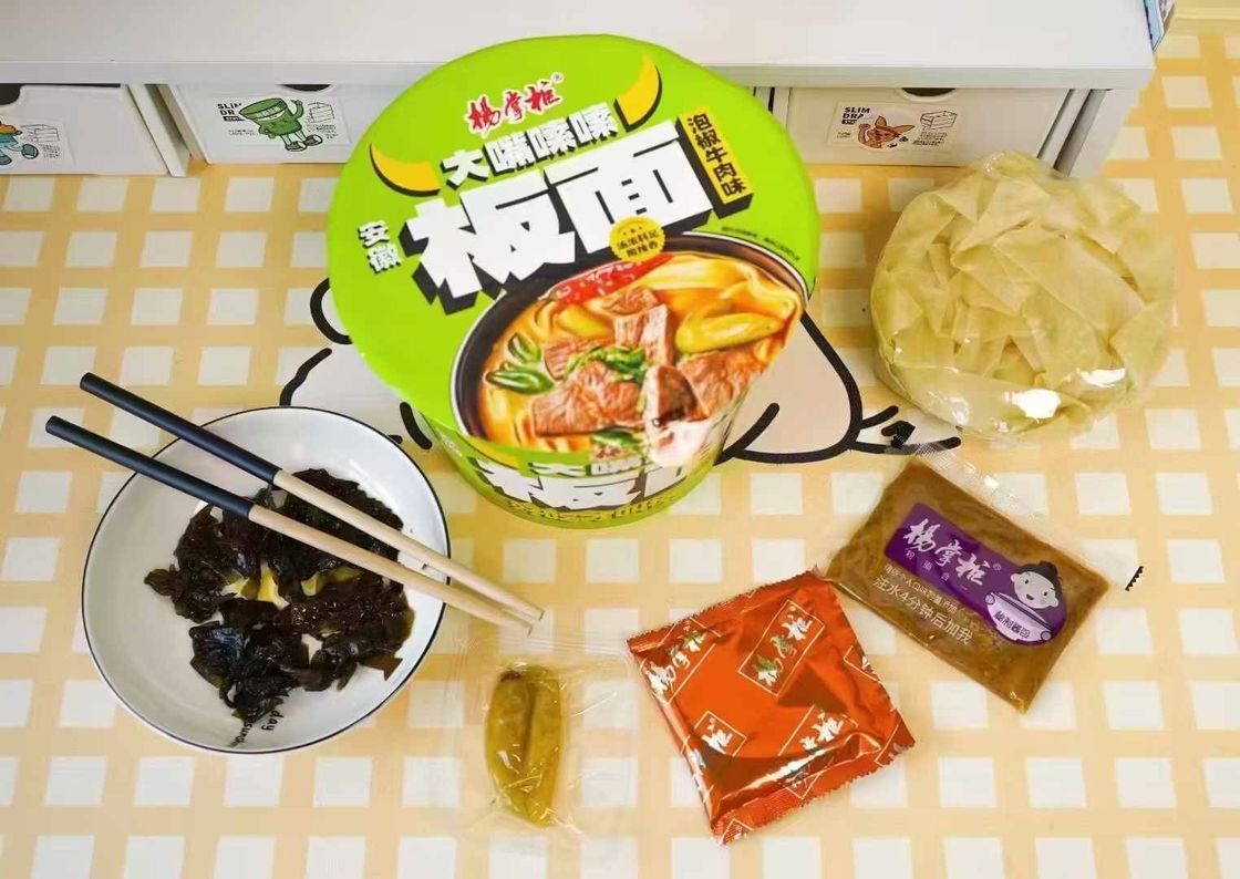 Kategorie Suppe Anhui Breite Nudeln Nicht gebratene Nudeln Geschmack eingelegt Pfeffer Rindfleisch Geschmack für Suppenliebhaber und -kenner