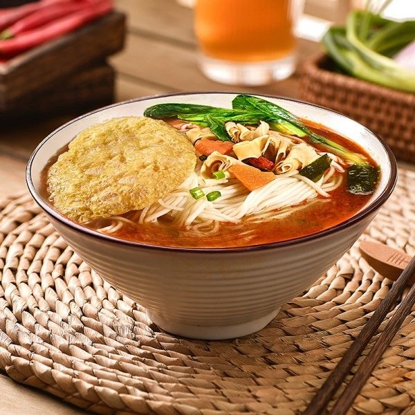 Nicht gebratene Ramen Instant-Nudeln HK Rich Saft Geschmack Süß und würzig Würzige chinesische Nudeln