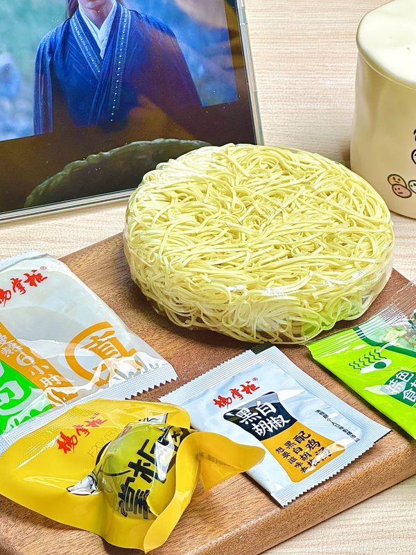 Erleben Sie den authentischen Geschmack von Ramen-Nudeln 161g Portionsgröße Huhn Geschmack Gewürze