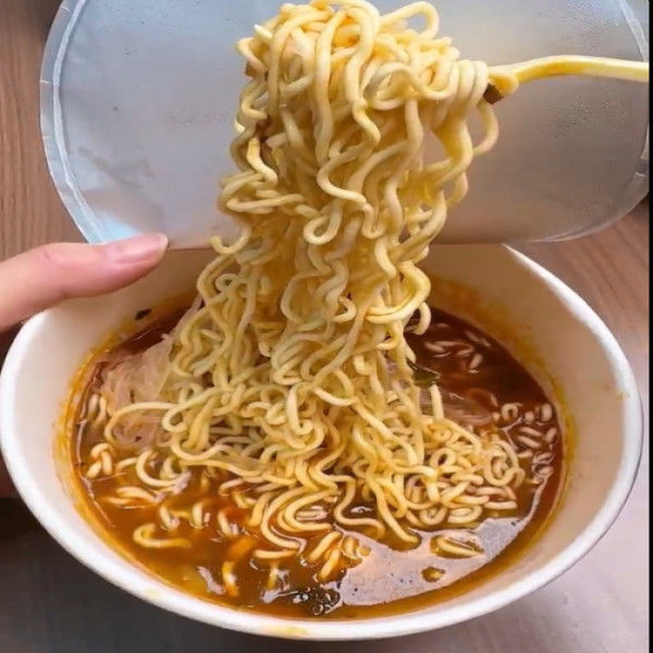 8 Minuten mit kochendem Wasser Chinesische Süßkartoffel-Vermicelli 189g*12 Schnelles und einfaches Abendessen