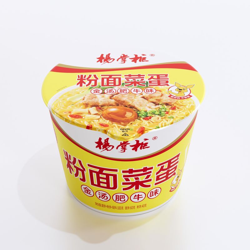 Traditionelle chinesische Süßkartoffel-Glasnudeln in goldener Suppe mit Rindfleischgeschmack für ein köstliches Gericht