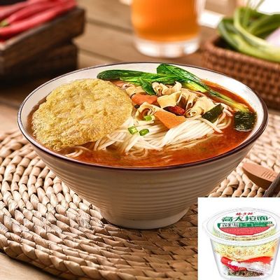 5 Sterne würzige Ramen-Nudeln im Hong Kong-Stil mit Gemüse und Ei